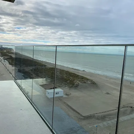 In Near Sandy Beaches, Cleaning Included Apartment Nieuwpoort
