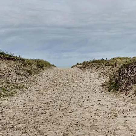 In Near Sandy Beaches, Cleaning Included Apartment Nieuwpoort